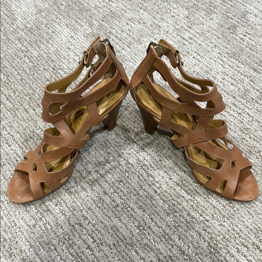 Nine West Elegant Nude Strappy Heels with side buckles and back zipper Size 10